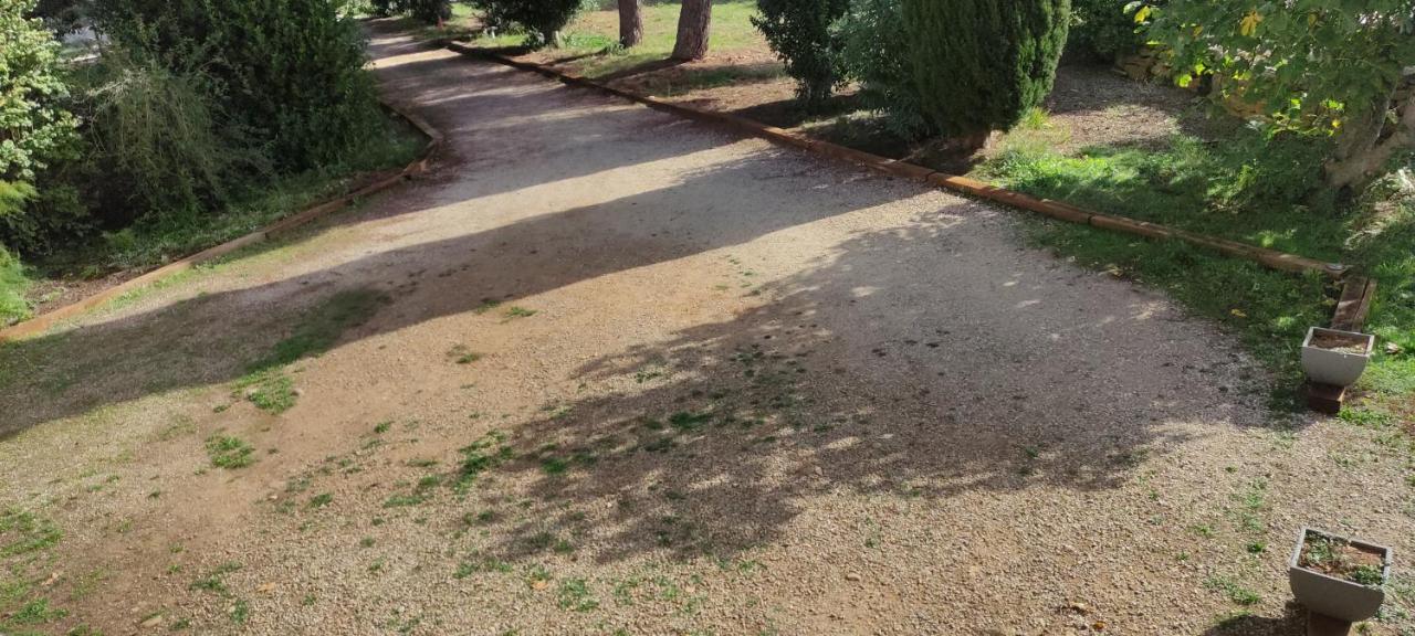 Offrez-Vous Un Sejour Dans Notre Gite A Entressen Une Grande Piscine Pour Se Rafraichir ,Un Espace De Jeux Pour Enfants Pour Des Heures De Divertissement Un Terrain De Petanque Pour Des Parties Endiablees Экстерьер фото