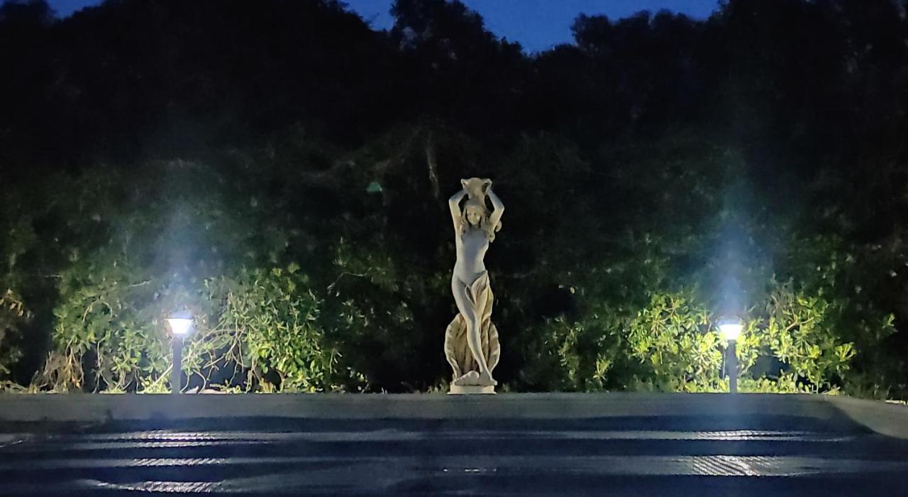 Offrez-Vous Un Sejour Dans Notre Gite A Entressen Une Grande Piscine Pour Se Rafraichir ,Un Espace De Jeux Pour Enfants Pour Des Heures De Divertissement Un Terrain De Petanque Pour Des Parties Endiablees Экстерьер фото