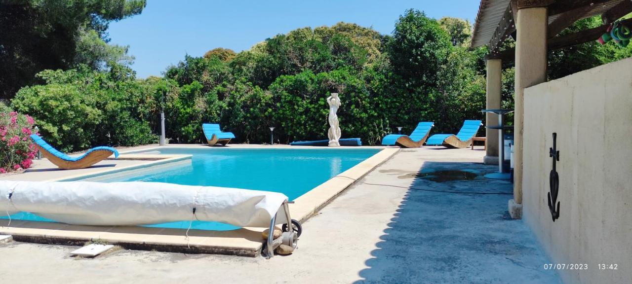 Offrez-Vous Un Sejour Dans Notre Gite A Entressen Une Grande Piscine Pour Se Rafraichir ,Un Espace De Jeux Pour Enfants Pour Des Heures De Divertissement Un Terrain De Petanque Pour Des Parties Endiablees Экстерьер фото